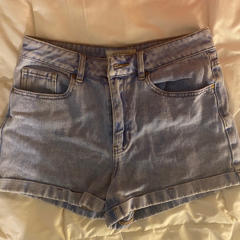 Jean shorts in the STYLE MOM SHORTS